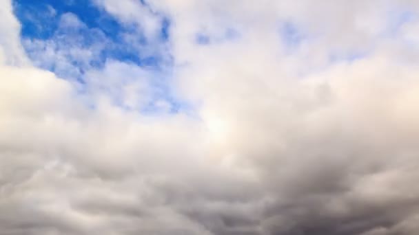 Wolken in de lucht — Stockvideo