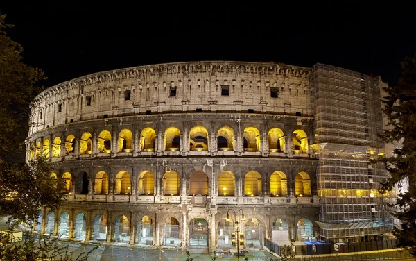 Colosseum kemerler. Roma, İtalya — Stok fotoğraf