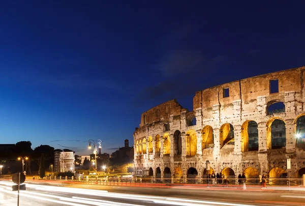 Colosseum kemerler. Roma, İtalya — Stok fotoğraf