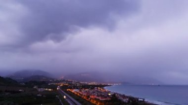 Sicilya kıyıları boyunca şafak