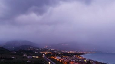Sicilya kıyıları boyunca şafak