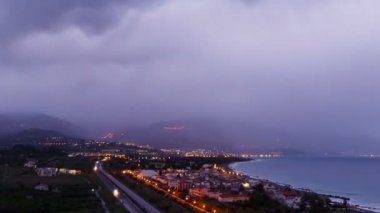 Sicilya kıyıları boyunca şafak