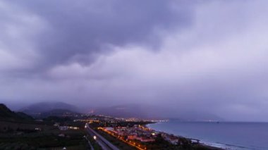 Sicilya kıyıları boyunca şafak