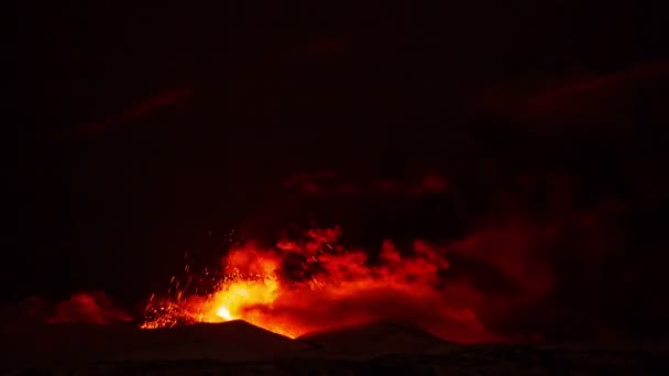 夜のエトナ山の噴火. — ストック動画