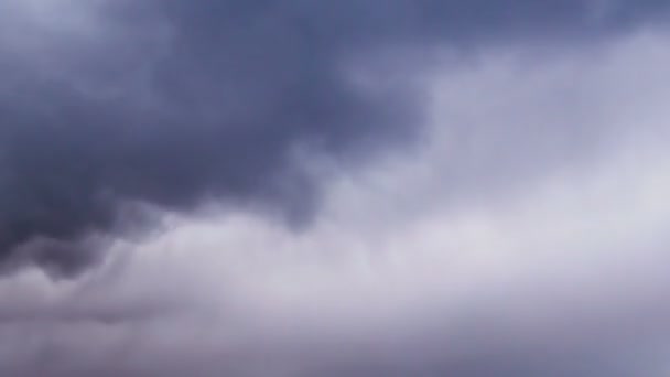 Wolken bij dageraad. — Stockvideo