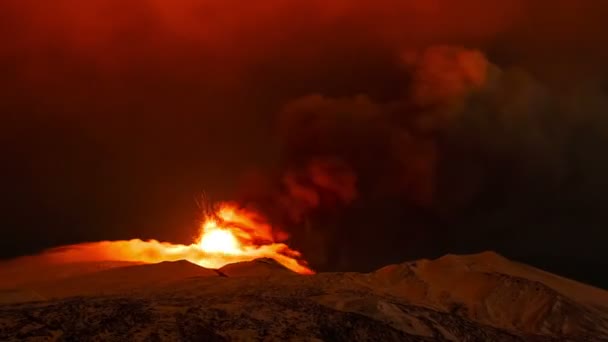 Erupção do etna à noite . — Vídeo de Stock