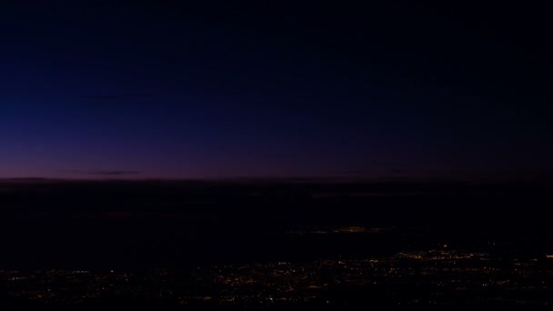 Aube au-dessus de la côte de Sicile. Italie .