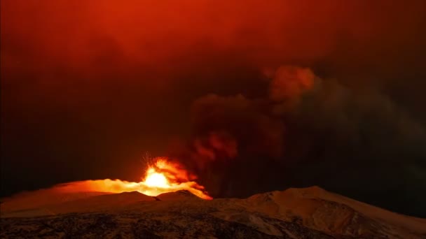 Uitbarsting van de Etna nachts. — Stockvideo