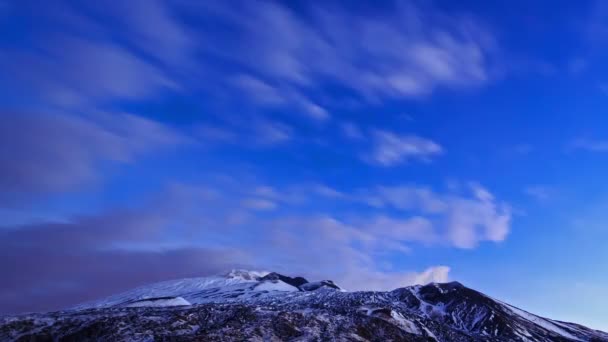 Zonsopgang boven de vulkaan etna. — Stockvideo