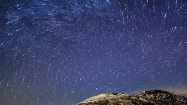 Pic de volcan avec étoiles — Video