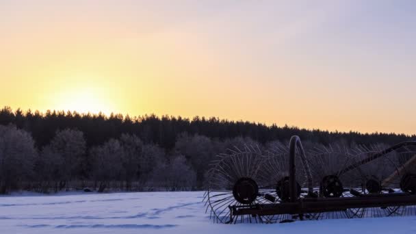 Tractor en la nieve — Vídeo de stock