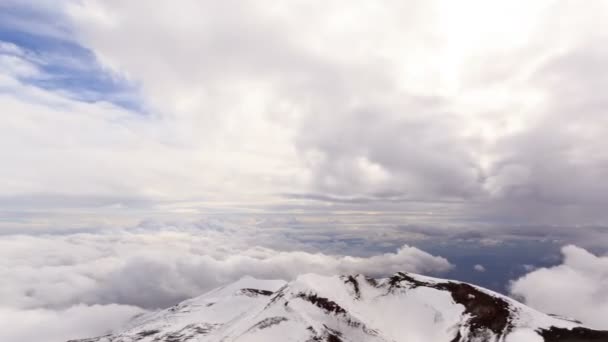 Nuages en mouvement .