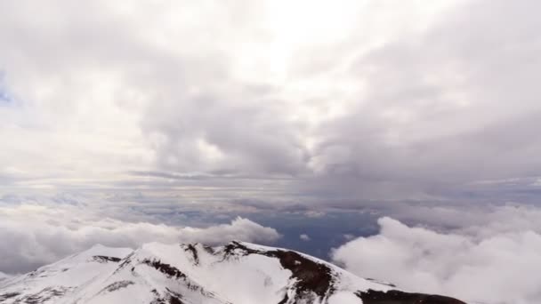 Nuages en mouvement .