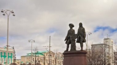 tatischev ve de genin Anıtı