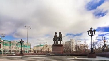 tatischev ve de genin Anıtı