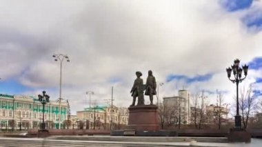 tatischev ve de genin Anıtı