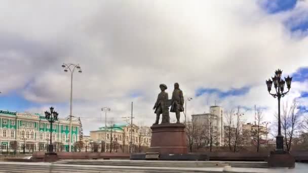 Tatischev en de genin monument — Stockvideo