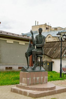 Ivanovo, Rusya - 12 Ağustos 2020: Sanat Meydanı, Arkady Severny Anıtı