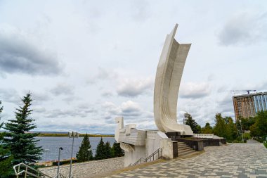 Samara, Rusya - 21 Eylül 2020: Stella - Anıt - Ladya. Volga nehri seti
