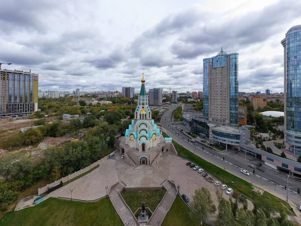 萨马拉 俄罗斯 2020年9月20日 索菲亚大教堂上帝的智慧 伏尔加河堤岸 秋天的空中景观 — 图库照片