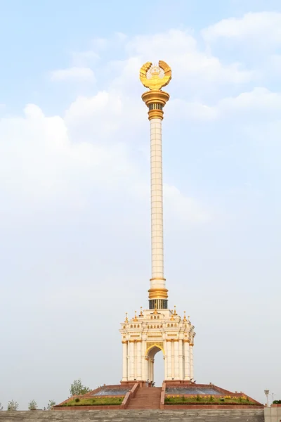 Stele with the emblem Tajikistan. Dushanbe — Stock Photo, Image