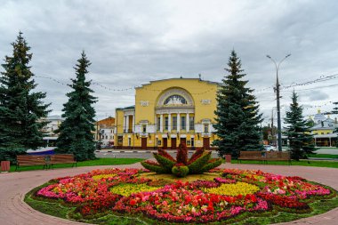 Yaroslavl, Rusya - 13 Ağustos 2020: Rusya Devlet Akademik Tiyatrosu. F.G. Volkova