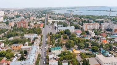 Syzran, Rusya - 21 Ağustos 2021: Syzran kentsel bölgesi yönetimi. Syzran Tiyatrosu. Merkez Meydanı, Hava Görüntüsü  