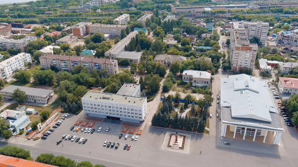 2021年8月21日 俄罗斯锡尔兹兰 锡尔兹兰市区行政管理 赛兹兰剧院 中央广场 空中景观 — 图库照片