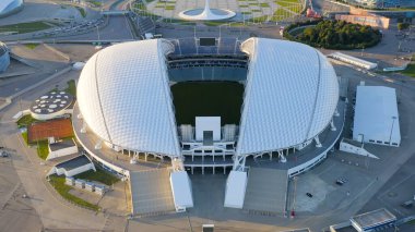 Sochi, Rusya - 4 Eylül 2021: Fisht Arena - Olimpiyat Oyunlarının açılış ve kapanış yeri. Sochi 'deki Olimpik Park. Sirius Bölgesi, Hava Görünümü  