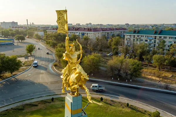 Elista Russland August 2021 Der Goldene Reiter Früh Morgens Luftaufnahme — Stockfoto