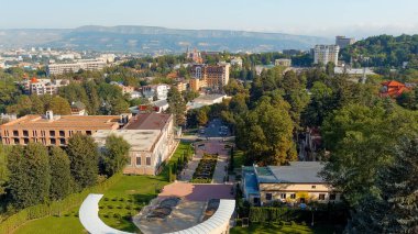 Kislovodsk, Rusya. Şelale merdiveni. Güneşli bir sabah. Yaz, Hava Görünümü  
