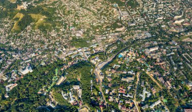 Kislovodsk, Rusya. Şehrin Panorama 'sı. Kurortny Parkı, Tren İstasyonu, Kurortny Çaylak