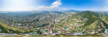 Pyatigorsk, Rusya. Şehrin genel panoraması. Hava görüntüsü. Panorama 360. Yaz
