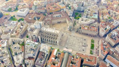 Milan, İtalya. Milan Katedrali. Şehrin merkezi kısmından. Hava görüntüsü. Yaz