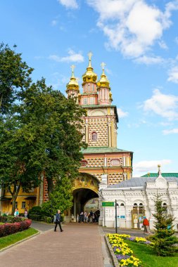 Sergiev Posad, Rusya - 18 Ağustos 2020: Vaftizci Yahya 'nın Doğumu Kilisesi. Kutsal Üçlü Sergius Lavra