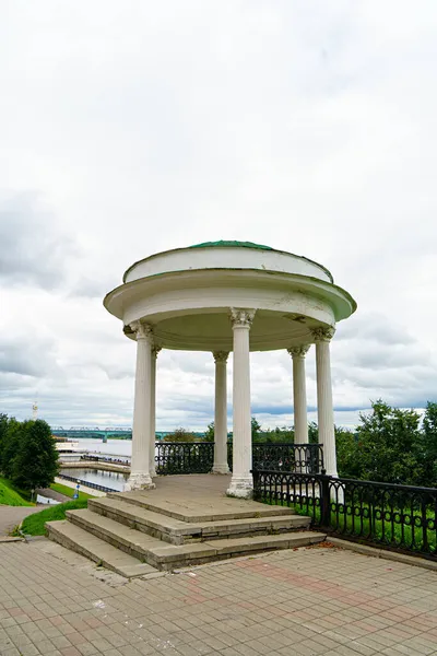 ヤロスラヴル ロシア 2020年8月13日 Rotunda 総督館だ 19世紀 ヴォルジスカヤ堤防 — ストック写真