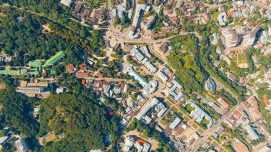 Kislovodsk, Rusya. Narzan Galerisi - XIX yüzyılının mimari bir anıtı, havadan bakıldığında Kislovodsk şehrinin tatil parkında yer alıyor.  