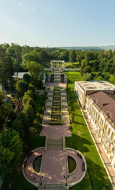 Kislovodsk, Rusya. Rotunda 'yla birlikte taşan merdivenler. Hava görünümü
