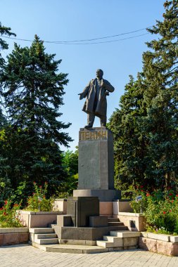 Rostov-on-Don, Rusya - 25 Ağustos 2020: V.I. anıtı Lenin. Central Park adını M.Gorky 'den almıştır.