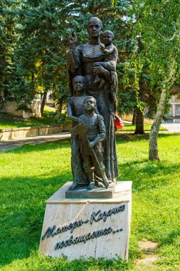 Pyatigorsk, Rusya - 1 Eylül 2021: Kazak Ana Anıtı. Nagorny Parkı
