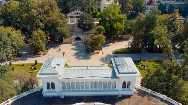 Kislovodsk, Rusya - 30 Ağustos 2021: Resort Park. Colonnade. Yaratılış Yılı 1913, Hava Görünümü  