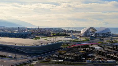 Sochi, Rusya - 6 Eylül 2021 Olimpik Soçi Parkı. Olympic Flame Bowl, Fisht Arena 'da. Sabah saatleri, Hava Görüntüsü  