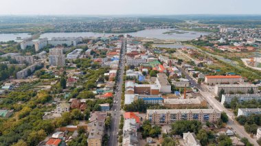 Syzran, Rusya. Tarihi şehir merkezinin panoramik manzarası. Sovetskaya Caddesi, Hava Görüntüsü  