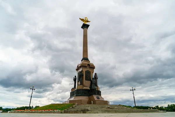 ヤロスラヴル ロシア 2020年8月14日 ストレルカ公園 ヤロスラヴル1000年記念碑 — ストック写真