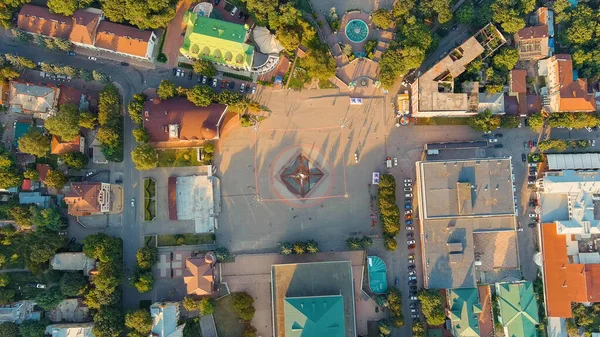 2021年8月29日 俄罗斯叶什图基 剧院广场 在温泉公园旁边 日落时间 空中景观 俯冲而下 — 图库照片