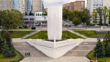 Samara, Rusya - 20 Eylül 2020: Stella Rook. Volga Nehri 'nin kıyısında, Aerial View  
