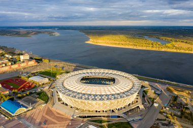 Volgograd, Rusya - 19 Eylül 2020 ROTOR Stadyumu. Gün batımında hava manzarası. Düş
