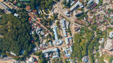 Kislovodsk, Rusya. Narzan Galerisi - XIX yüzyılının mimari bir anıtı, havadan bakıldığında Kislovodsk şehrinin tatil parkında yer alıyor.  