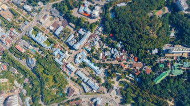 Kislovodsk, Rusya. Narzan Galerisi - XIX yüzyılının mimari bir anıtı, havadan bakıldığında Kislovodsk şehrinin tatil parkında yer alıyor.  