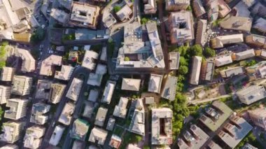 Ceneviz, İtalya. Şehrin merkezi kısmı. İstasyon, Cenova Meydanı Principe. 4K